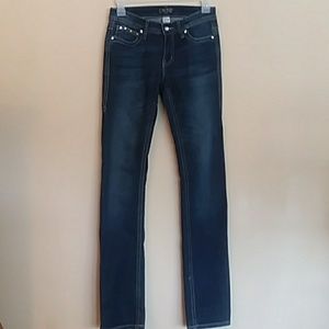 💥Cache Jeans With Rhinestone Design.